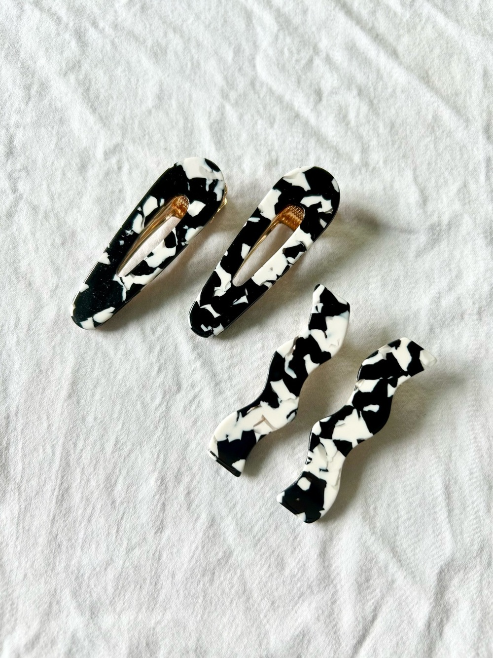 Set of 4 Acrylic Resin Pour Speckled Abstract Hair Clips